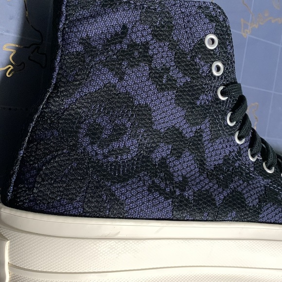 🔥 Converse Chuck Taylor All Star Hi Lift Platform Sneaker
Size 8 US/39 Eur🔥 - Picture 7 of 7
